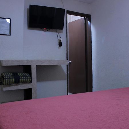 Hotel Plaza Aleman Леон Номер фото