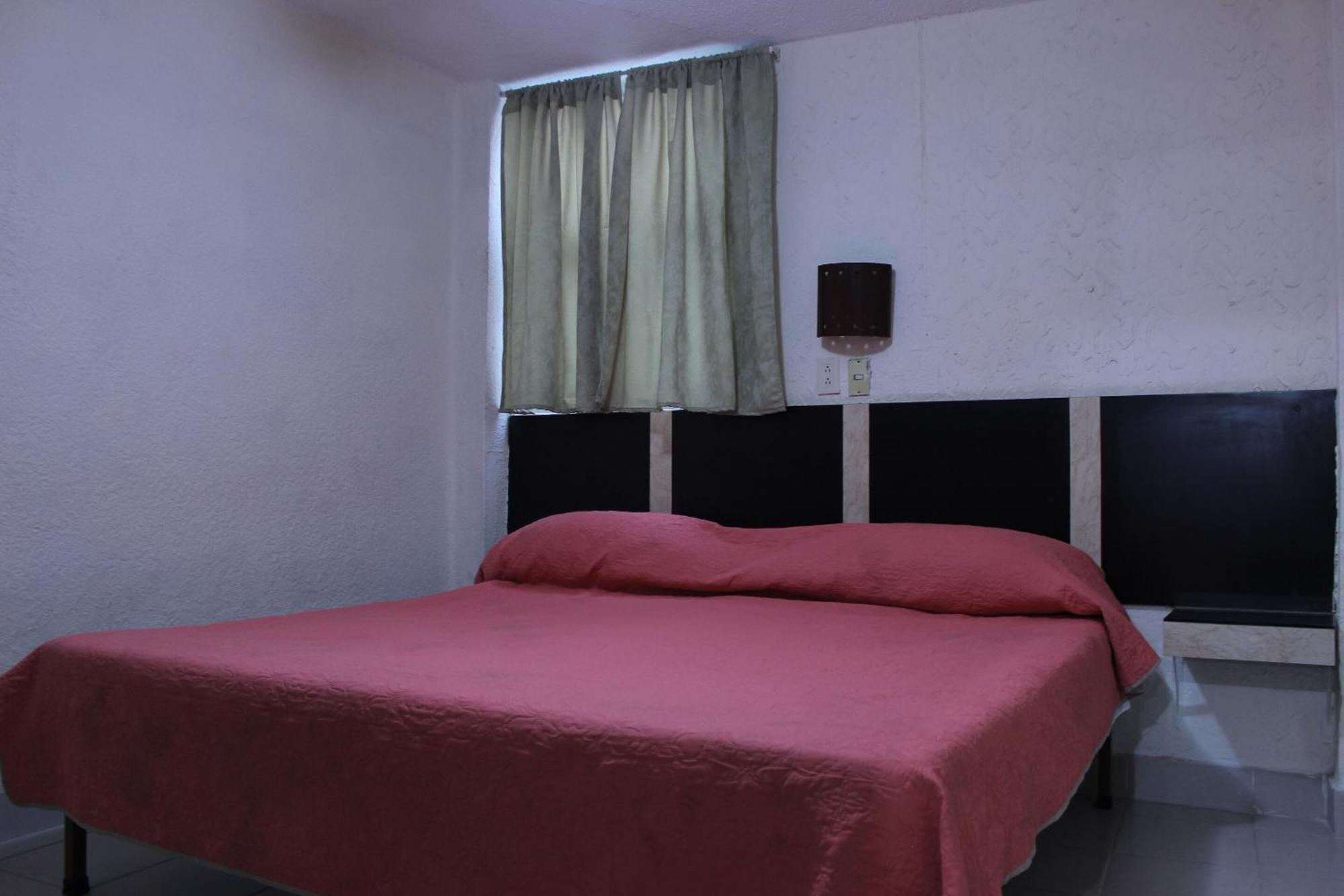 Hotel Plaza Aleman Леон Номер фото