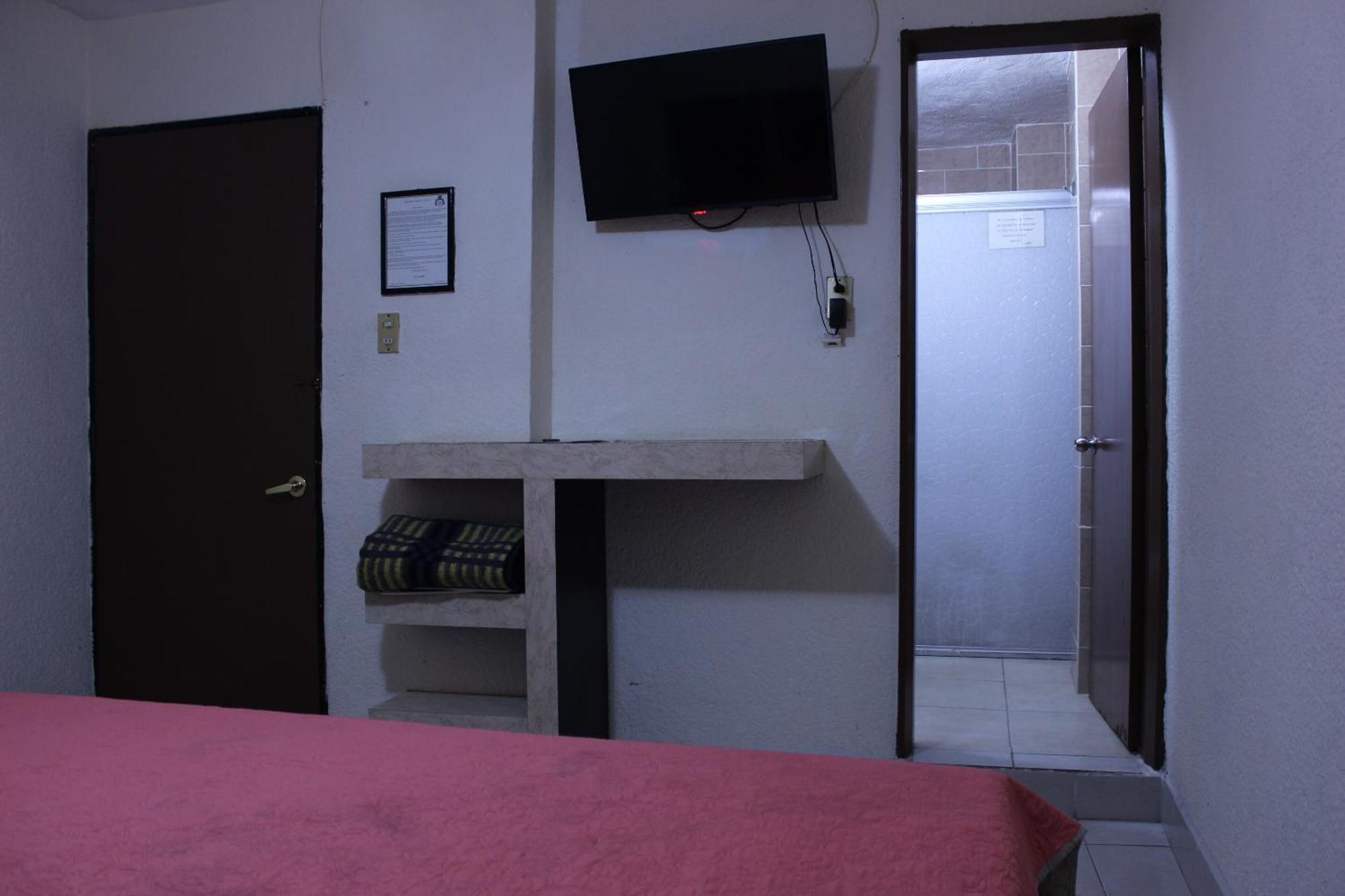 Hotel Plaza Aleman Леон Номер фото